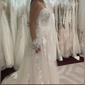 NEVER WORN Maggie Sottero bridal gown